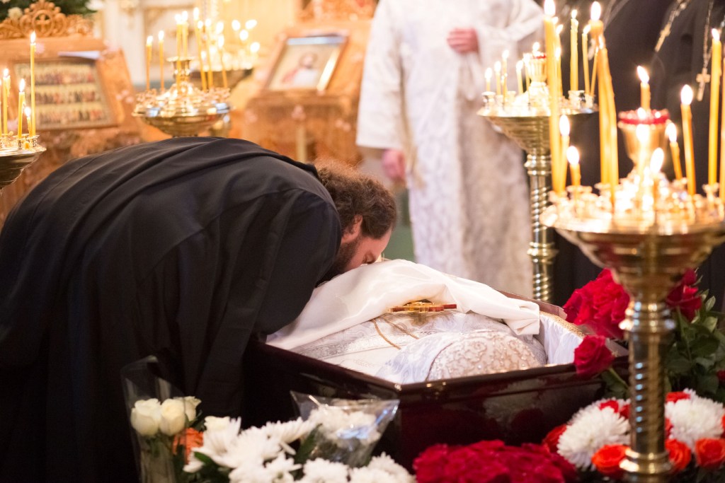 Как хоронят священников: ритуал чина погребения